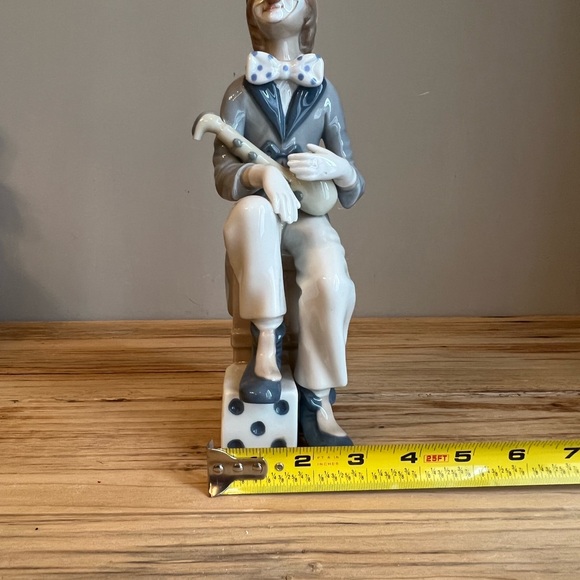 Cascades Porcelain Clown Musician Playing Saxophone Made In Spain - Picture 8 of 8